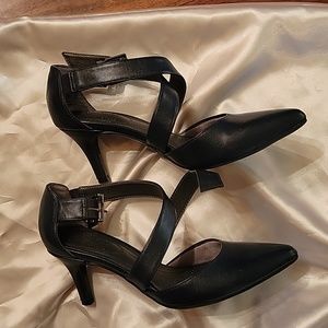 Size 5 1/2 LifeStride Navy Heels